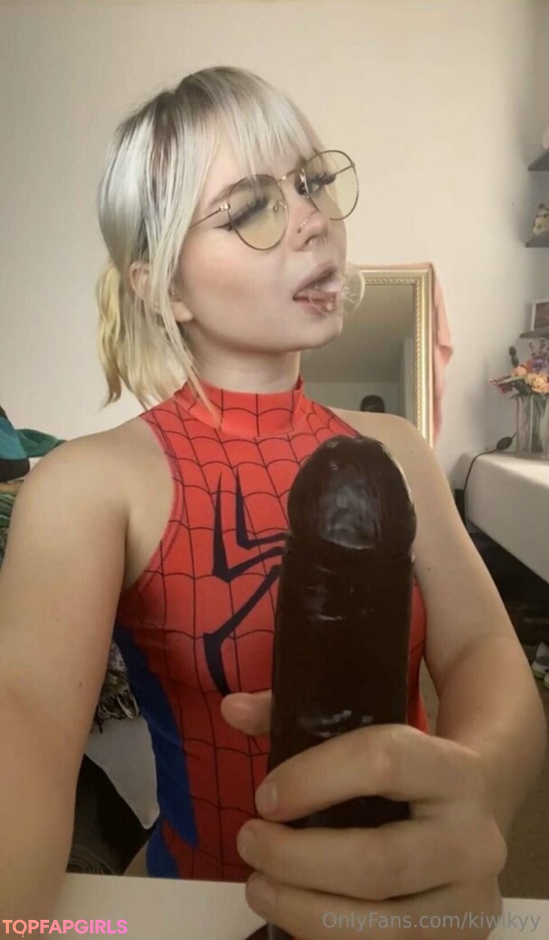 kiwikyy star pornographic photos