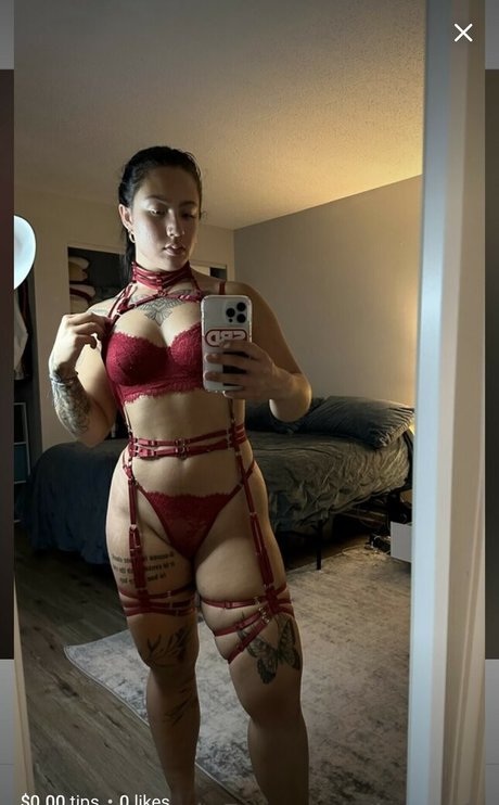 Layla Zinser model top image