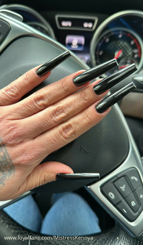 Mistress Kennya model art pics