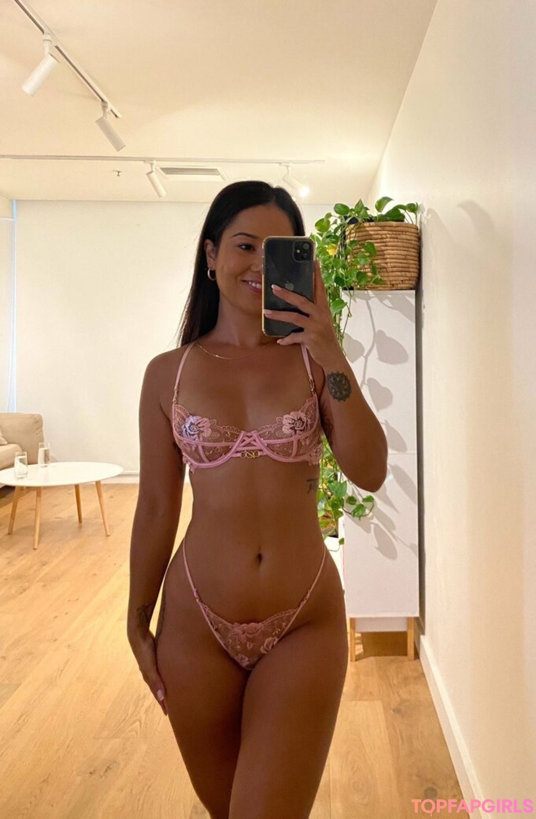 Maya Faye erotic model pictures
