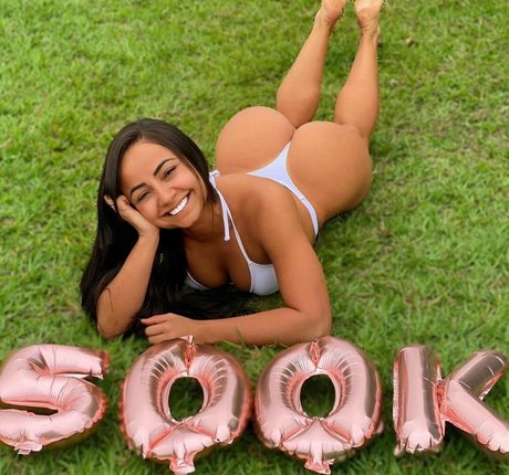 Flavia Oliveira star best photo