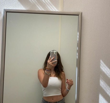 Lillie Goldman pornstar adult img