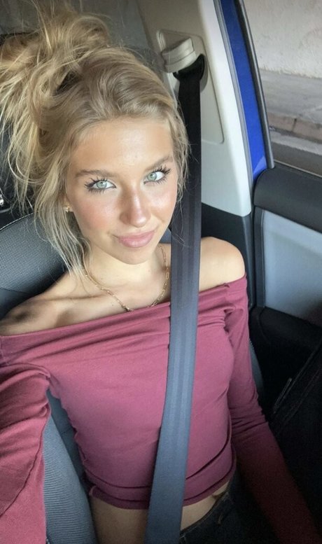 Aniela Leon star naked archive