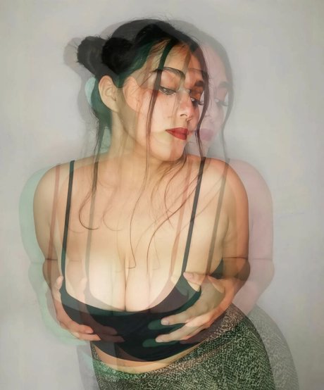 Jaqui Flores model pretty photos