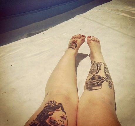 Stepstool Sarah nudes model image