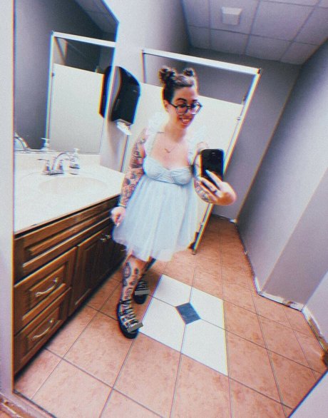 Stepstool Sarah nude actress gallery