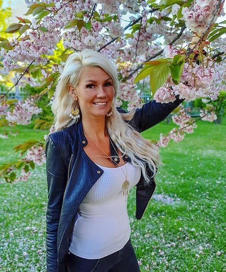 busty bbw onlyfans art naked photo