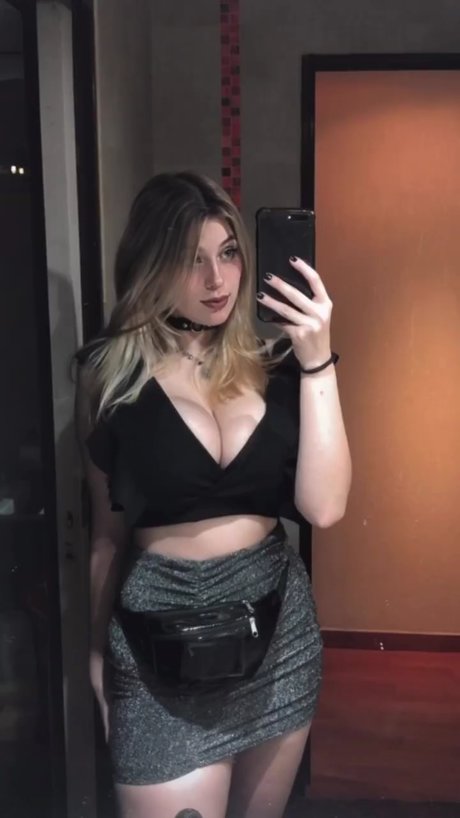 Cami Landi model nice img