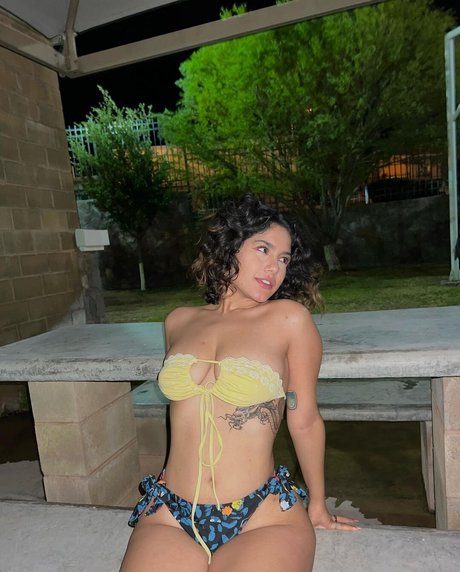 Isabel Neru model nude photos