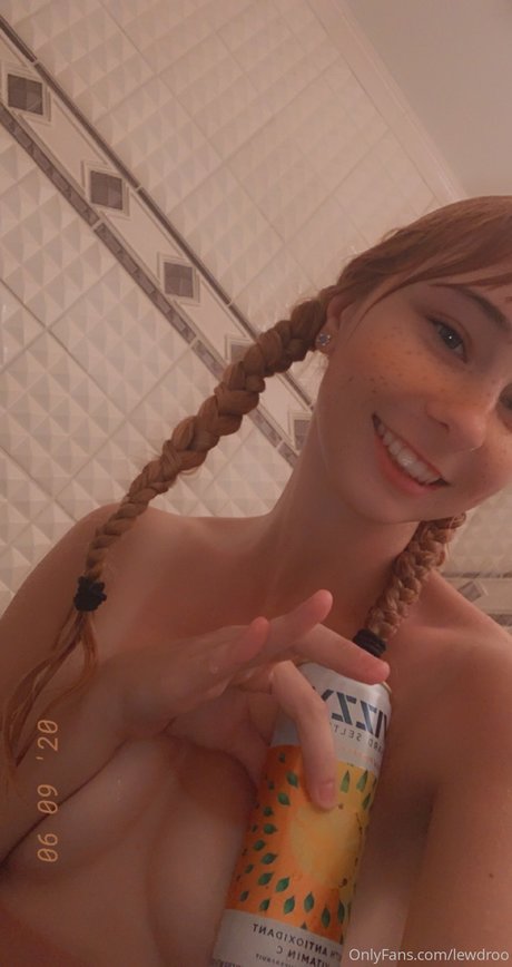 Rooshibi model beautiful photo