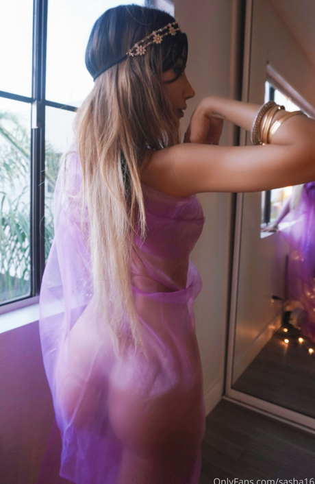 Sakshi Chopra nudes actress photos