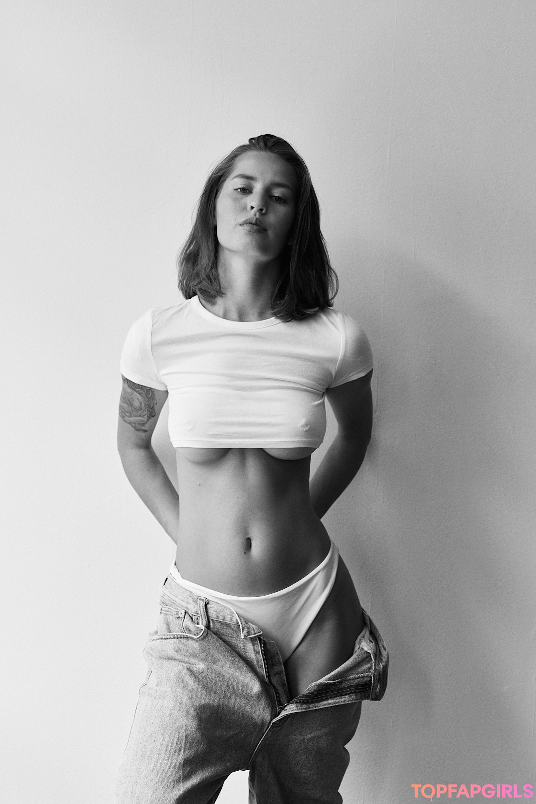 Indy Mende high quality star photos