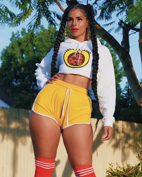 Natalia Pitti hd pornstar img