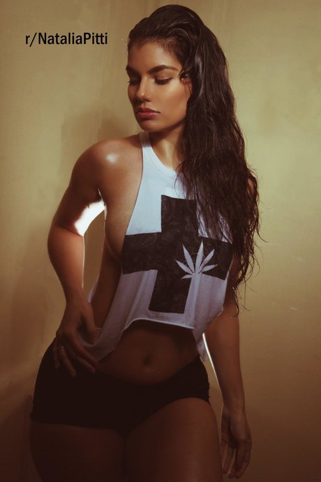 Natalia Pitti star top pic