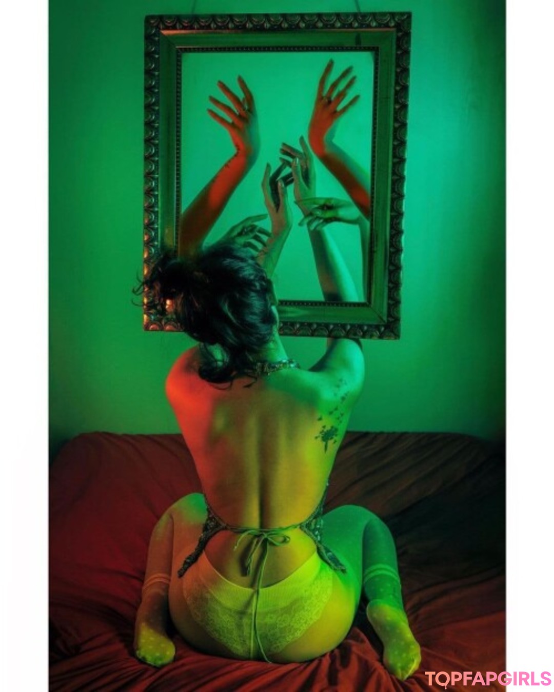 Sayna Soleimanpour star erotic pic