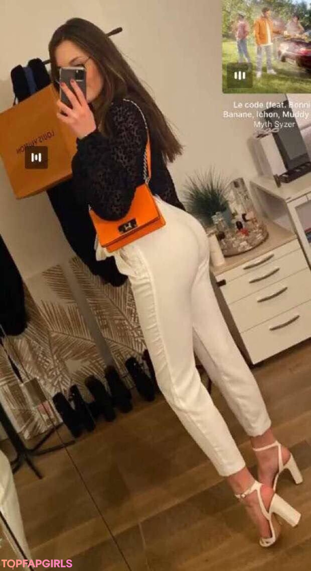 inside onlyfans naked image