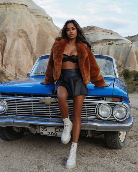 Putri Cinta nice model pictures