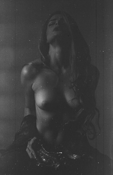 Rotten Queen art model pictures