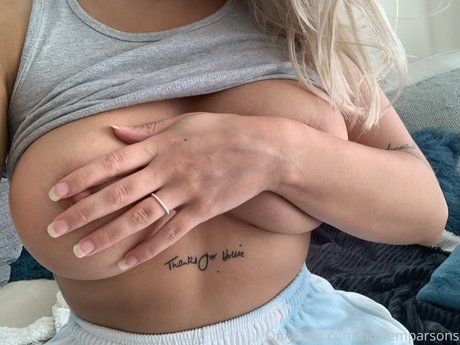 Hollie M Parsons nude star image