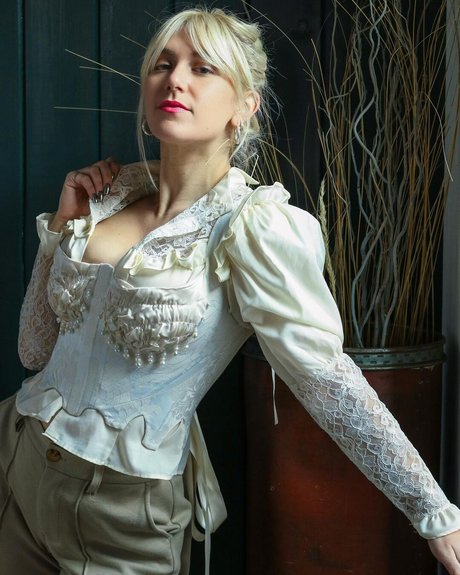 Cat Gold xxx actress picture