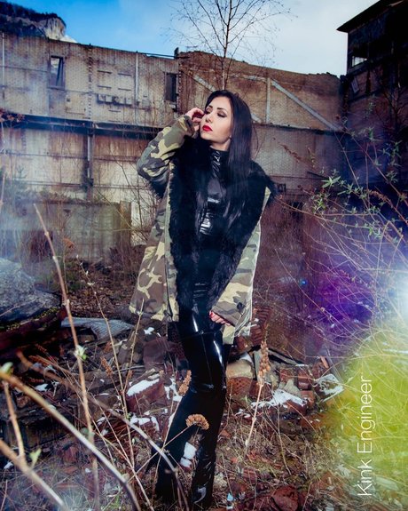 Inkedfleur_ exclusive model photo