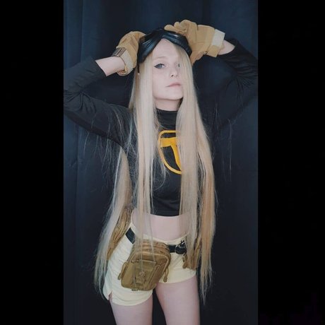 Invaderdd Dee Mente pretty pornstar pictures