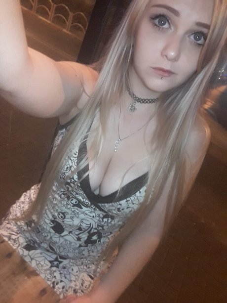 Invaderdd Dee Mente naked pornstar picture