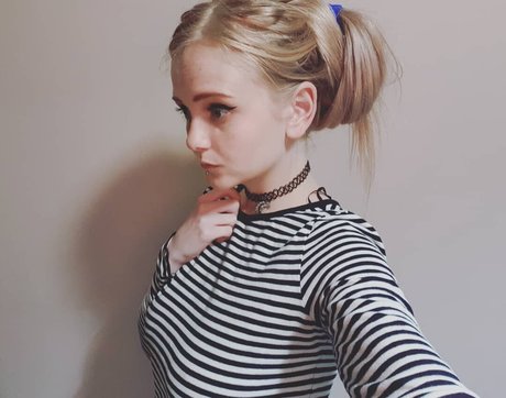 Invaderdd Dee Mente porn actress pic