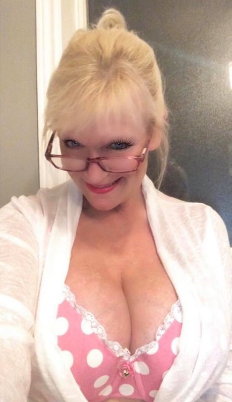 Sandie Lee_ naked model pics