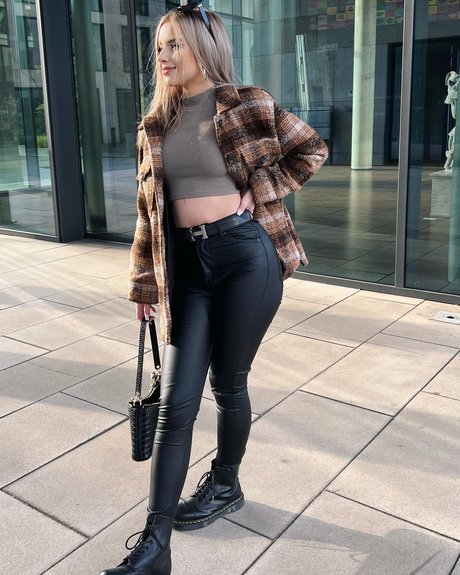 busty onlyfans hot naked pic