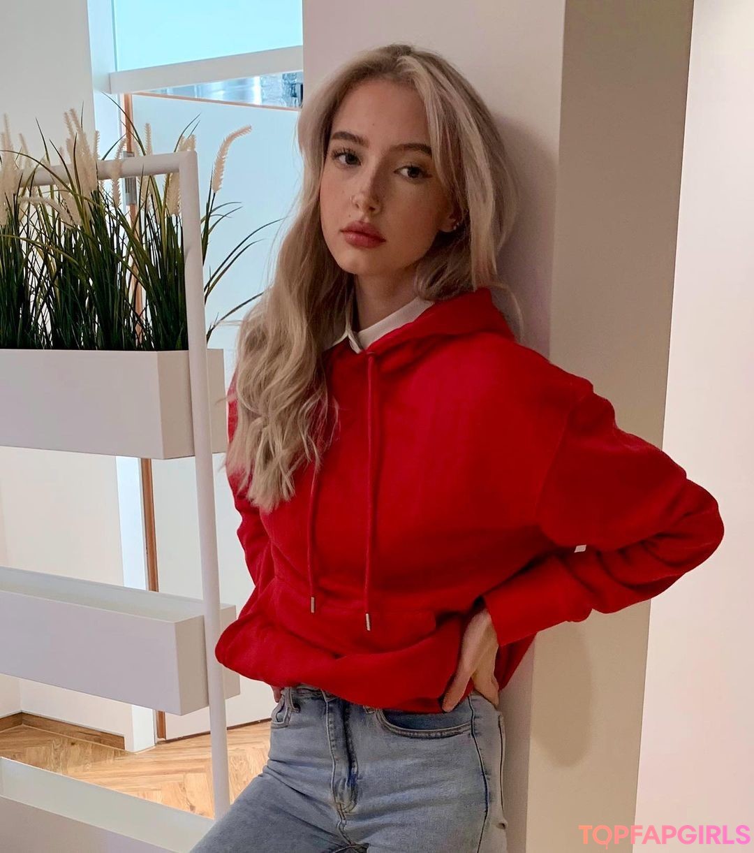 Caelyn Mathews hot pornstar img