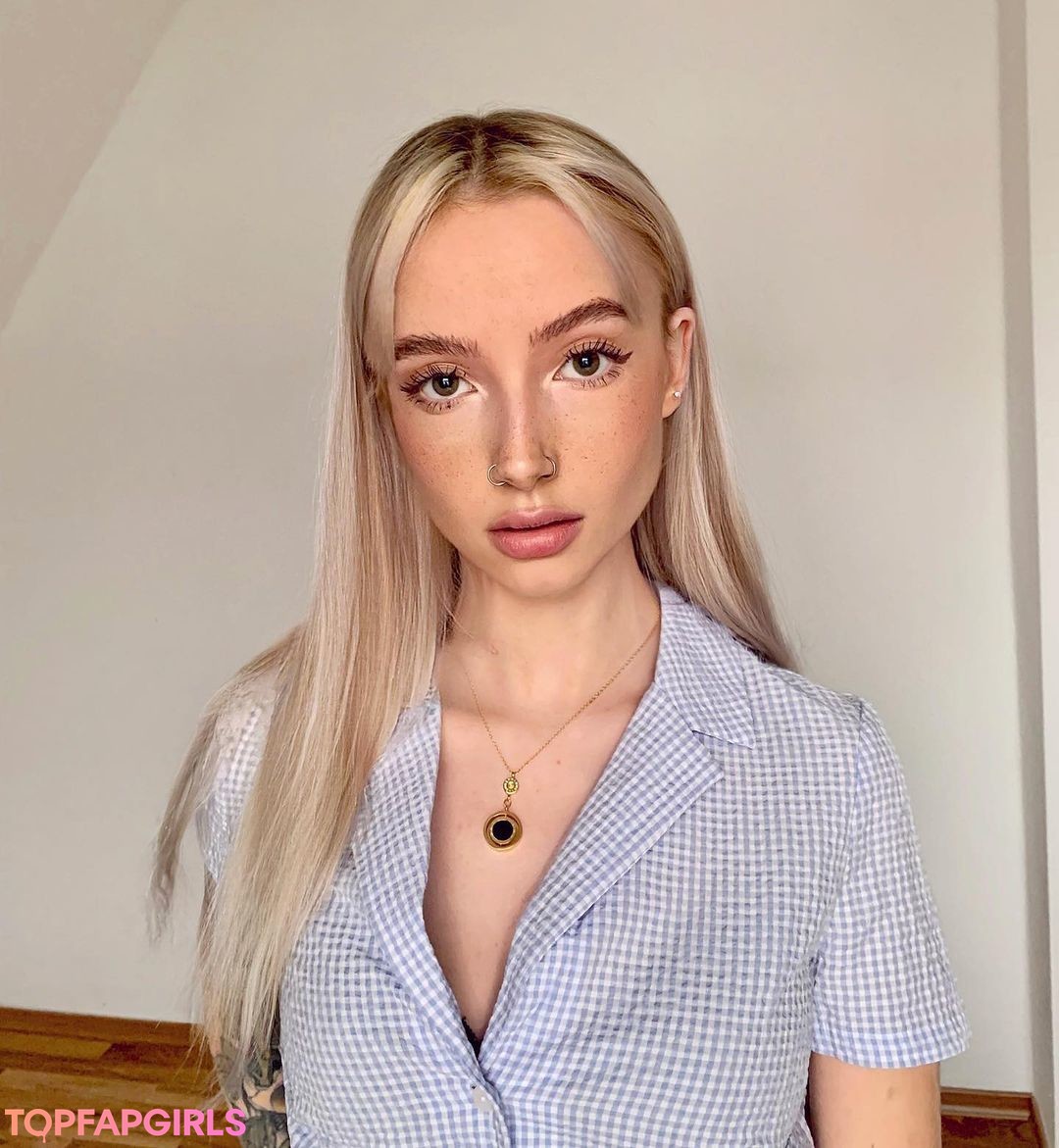 Caelyn Mathews sexy pornstar pic