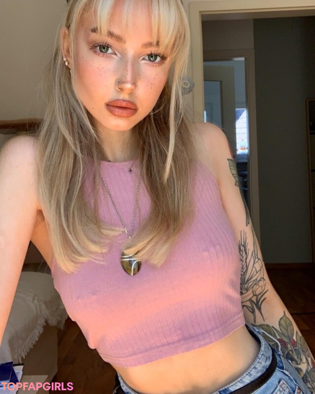 Caelyn Mathews naked pornstar archive