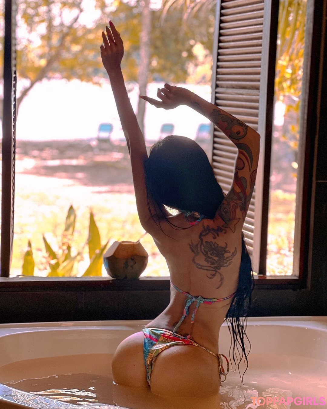 Leng Yein erotic model picture
