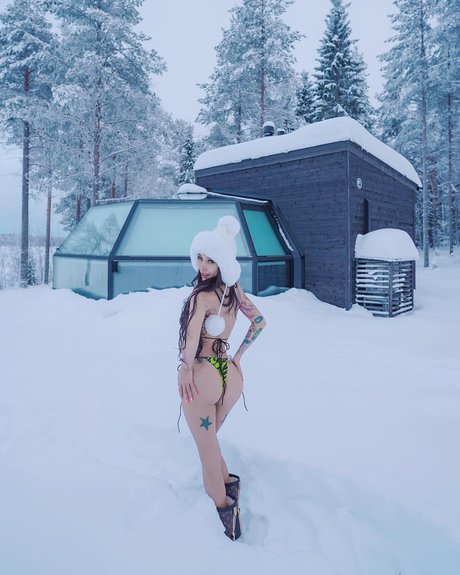 Leng Yein hot pornstar images