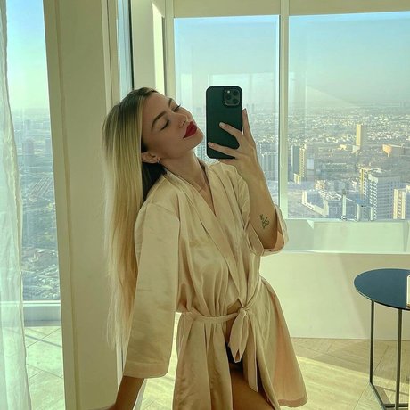 Linabmn nude pornstar img