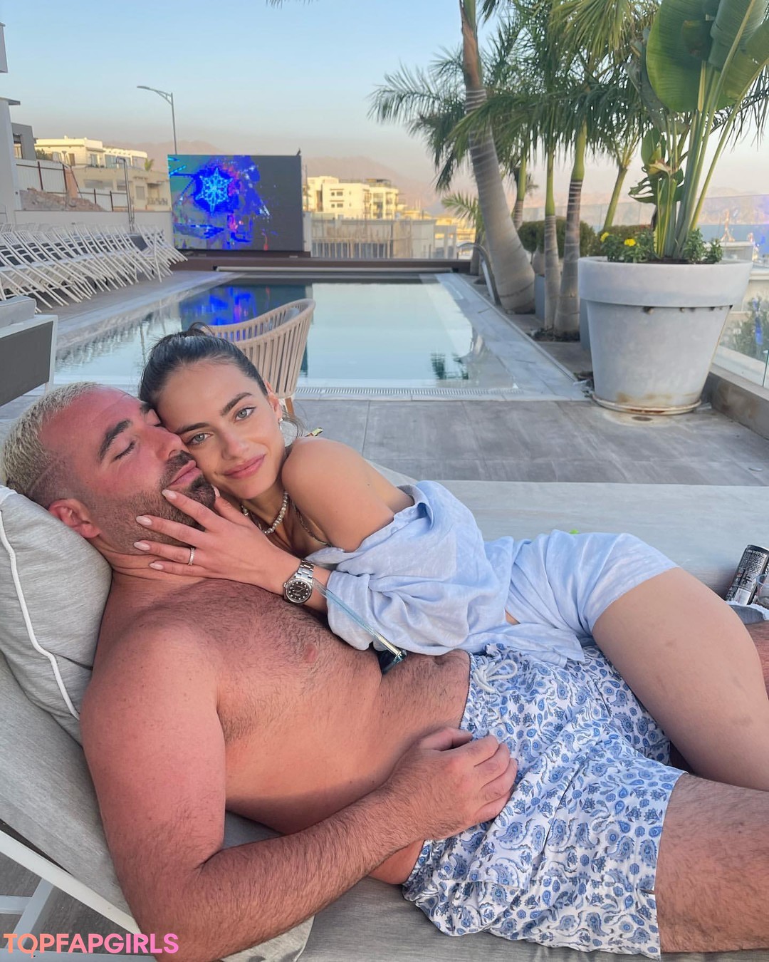chubby small tits onlyfans pornos picture