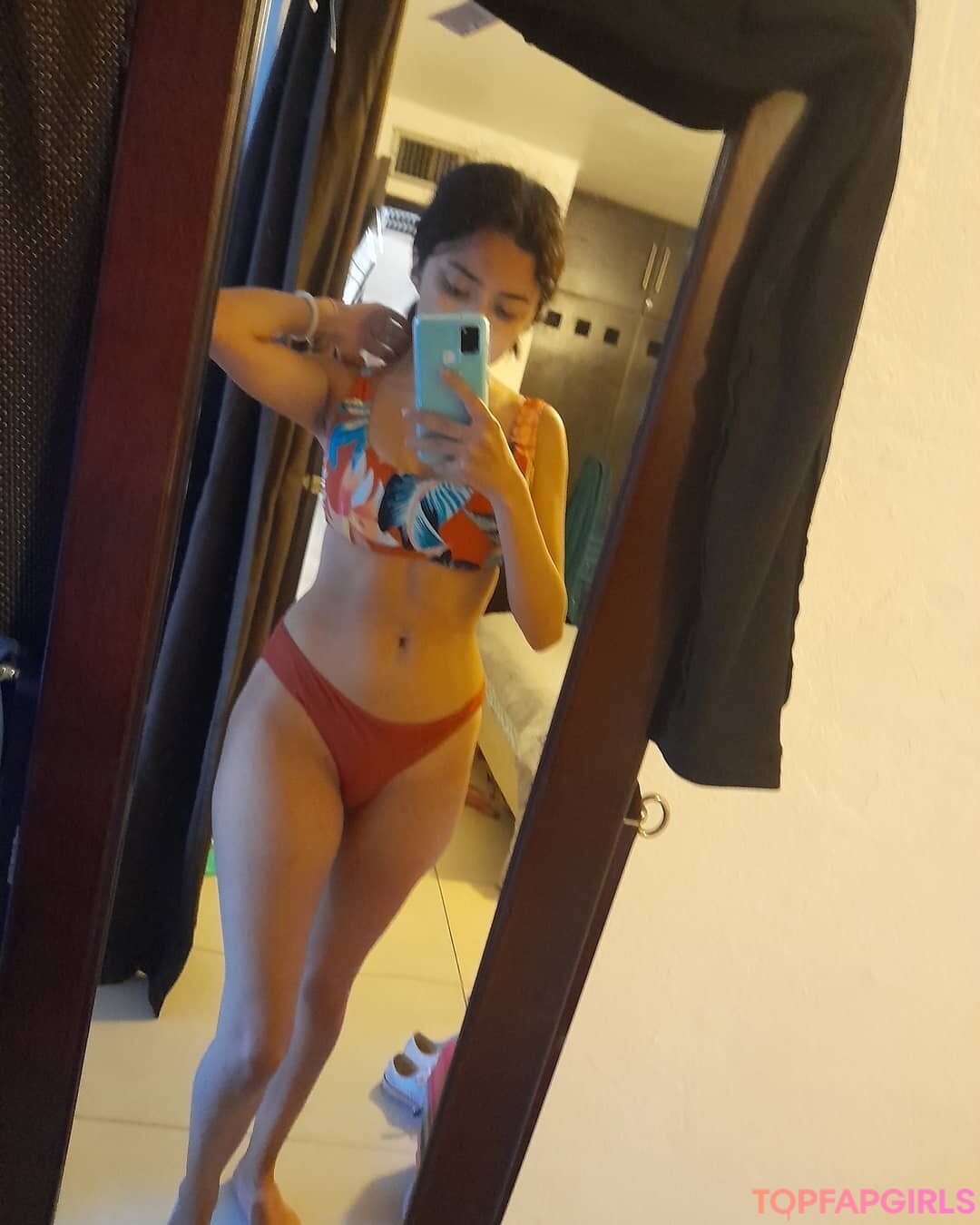 pale teen onlyfans nude picture