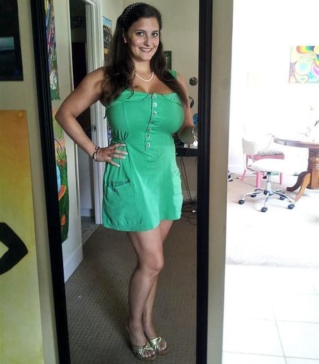 Avery Milla perfect model pic