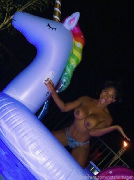 Hannah Aldoroty adult model img