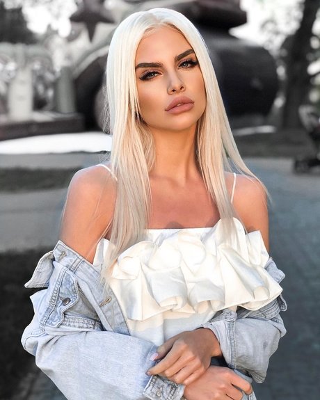 Iva Kivock sexy star pictures