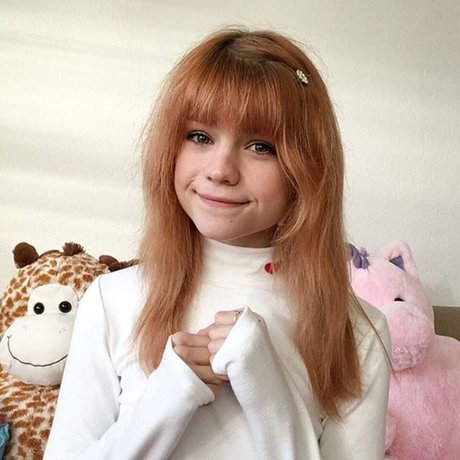 Lilsolle Chickpii erotic actress picture