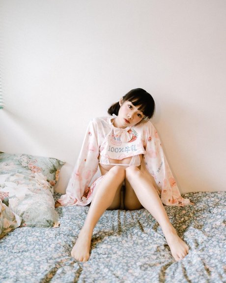 Queenie Lam erotic model photo