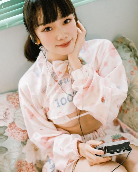 Queenie Lam perfect star photos