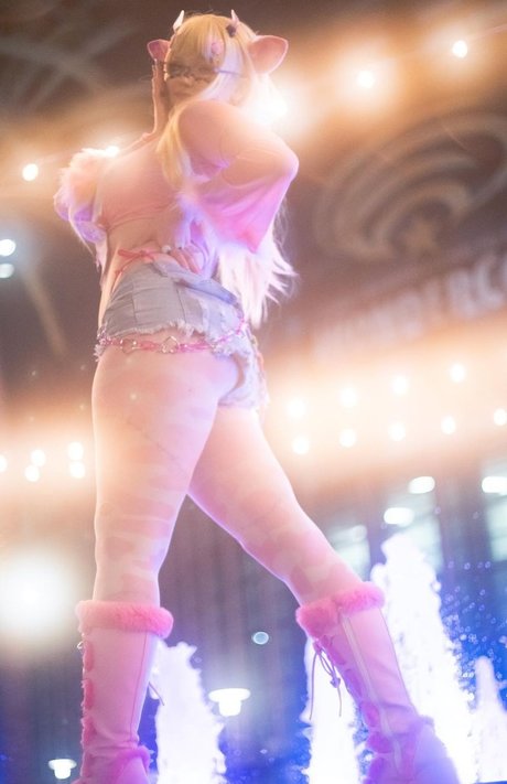 _Succubus Sushi model beautiful pic