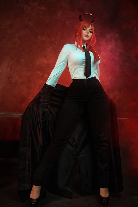 Alice with Cats star sexy pics