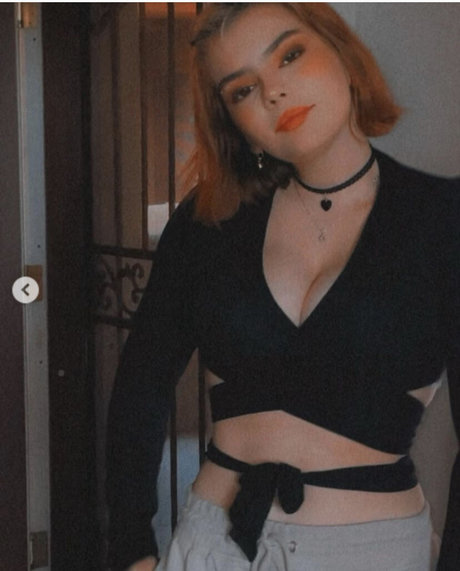 clothed onlyfans beautiful pictures