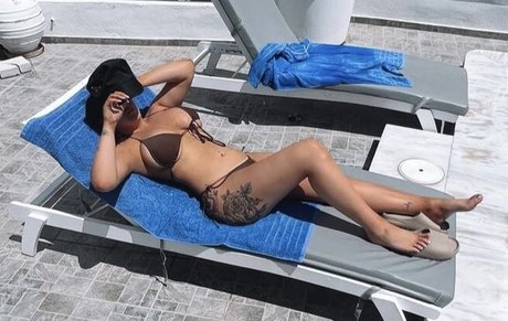 Courtney Maloney star naked galleries