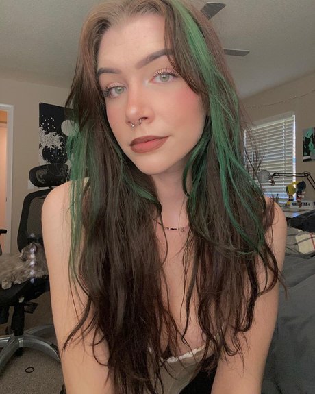 Akamerae_ star erotic gallery