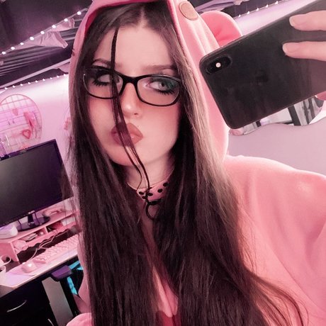 Shinuki model pornographic pictures